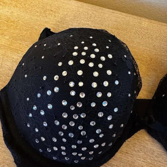 Victoria's Secret Black Bra with Silver Accents - Picture 4 of 8